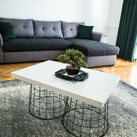 Tania Apartament Орадеа Екстериор снимка