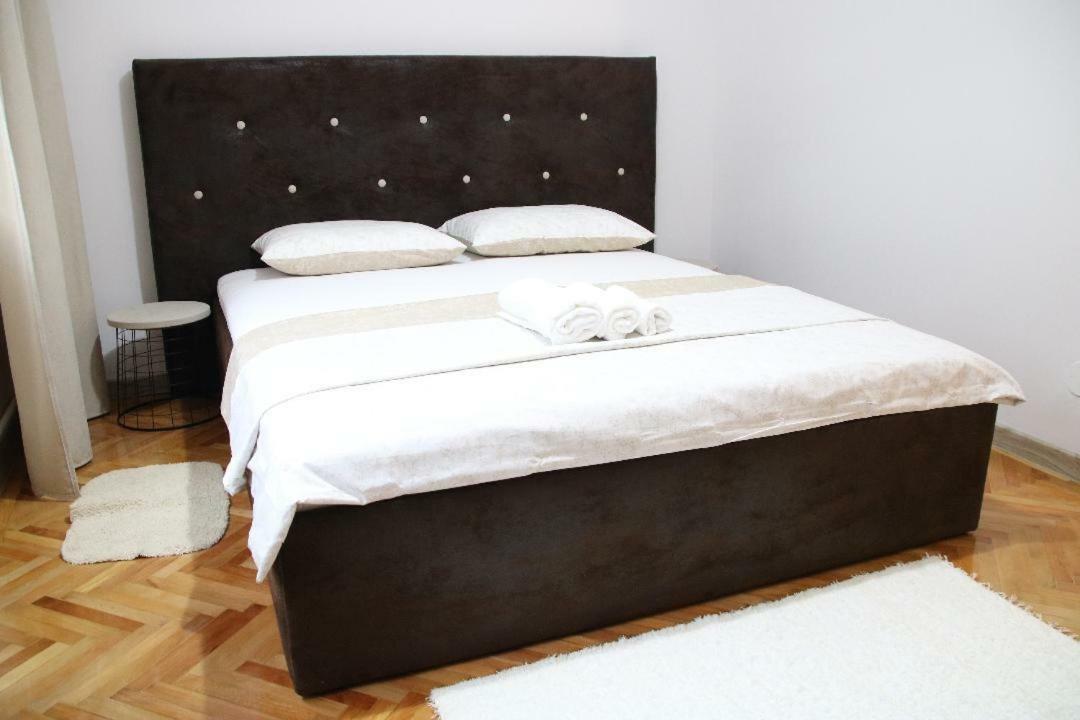 Tania Apartament Орадеа Екстериор снимка